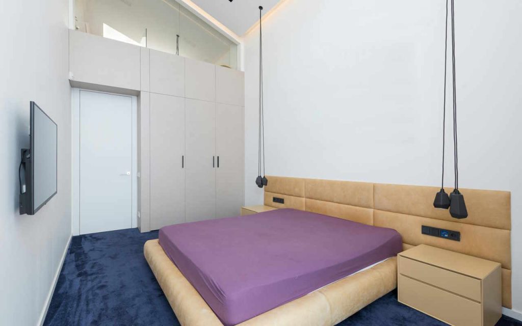 Une belle moquette dans une chambre